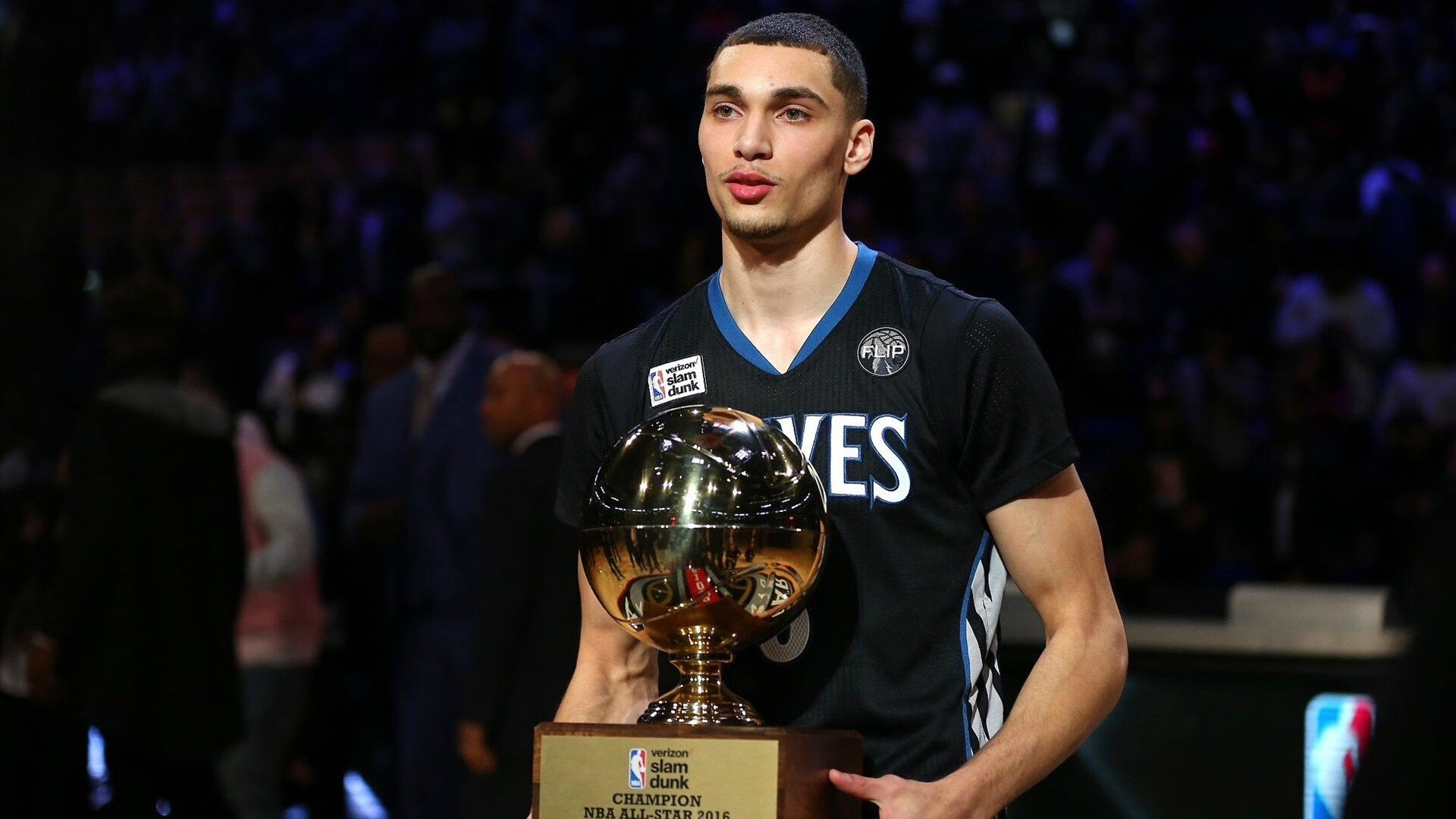 英雄的刻度,当米切尔在NBA季后赛之夜,用血与火的重生完成自我救赎